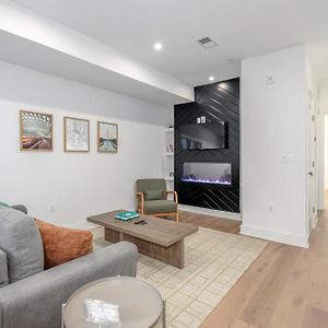 Deluxe One-Bedroom Apartment